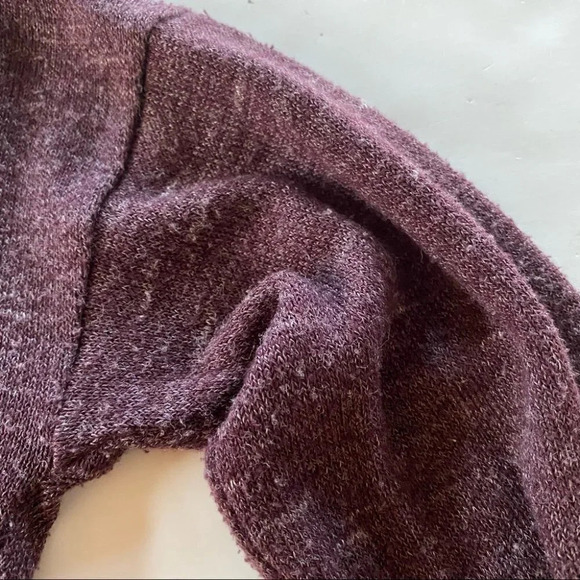 Aritzia Sweater Womens Size XS Oversized Shirt Wilfred Sherbrooke Burgundy Vneck - Picture 9 of 11